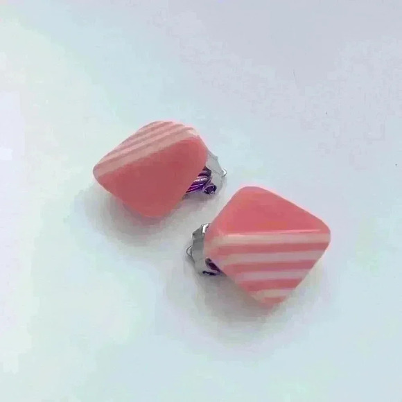 Retro clip on  earrings - Picture 5 of 9